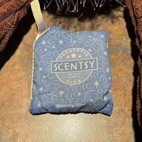 Suzie The Sloth Scentsy Buddy Fragrance - Picture 4 of 7